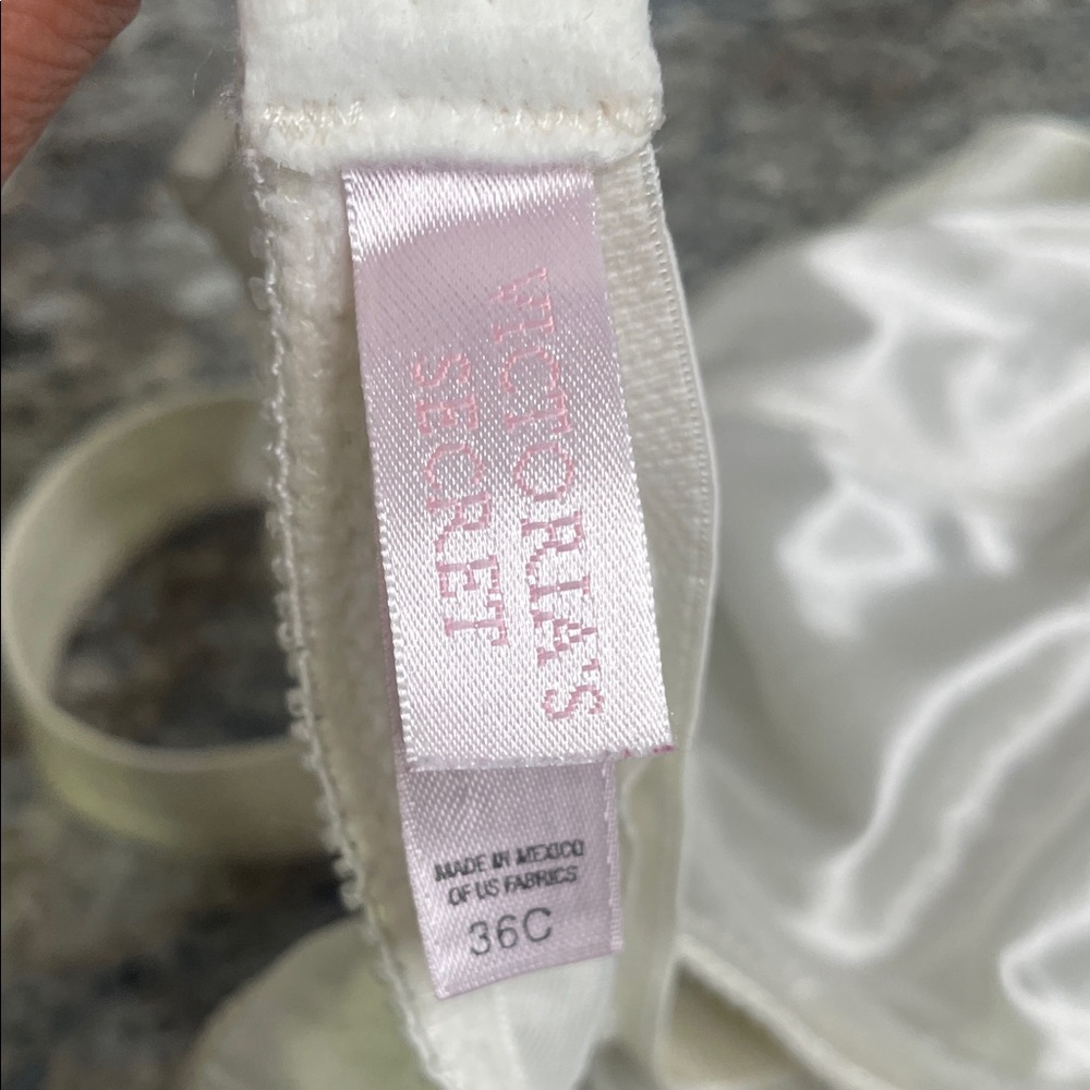 Victoria's Secret Second Skin Satin Unlined Full Coverage Bra 36C Ivory Cream - Picture 3 of 5